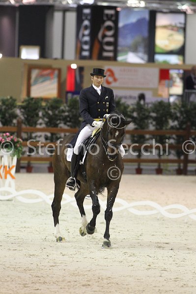 LAUGKS_MEGGLE\'S WELTTALL_MILANO_2011_SS3_9905.jpg